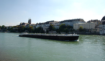Rhein bai Basel in der Schweiz
